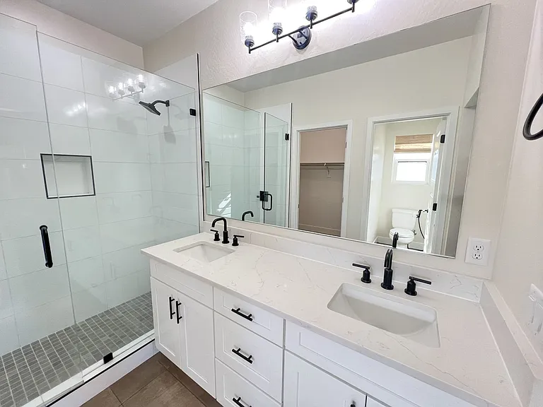 392 N Homestead Pkwy — Photo 8