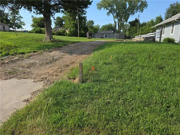 6651 Martindale Rd, Shawnee, KS 66218