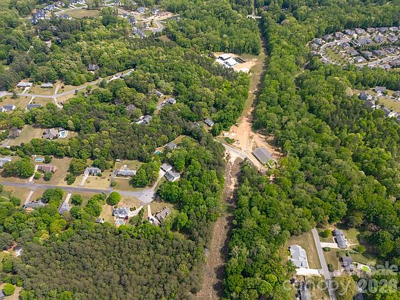 3rd image of 00B Briarwood Cir
