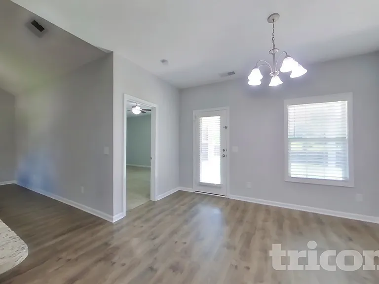 729 W Coker Way — Photo 5