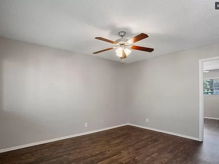 2810 1/2 Salado St #205 — Photo 4