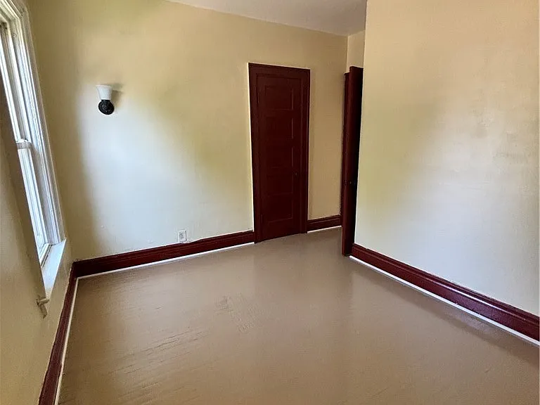 215 Ludington St #2 — Photo 16