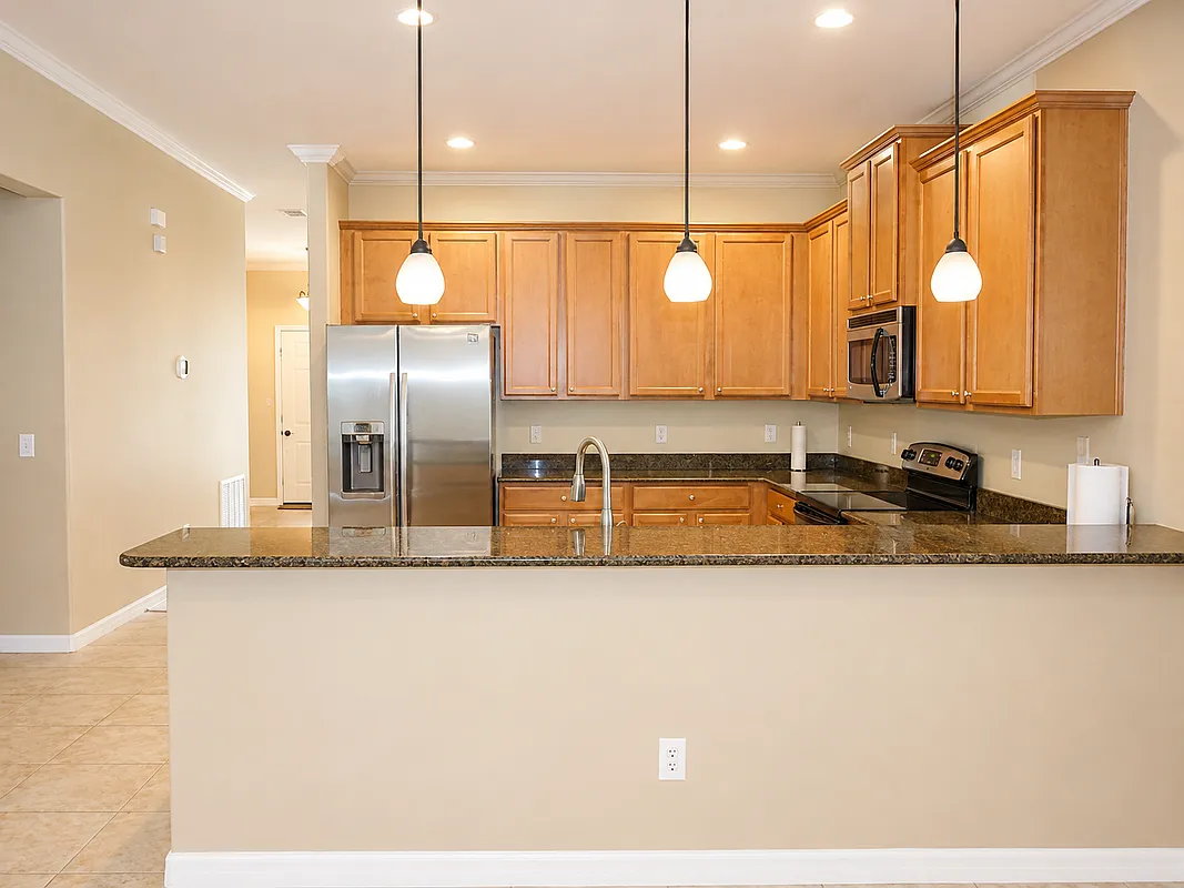 4 bed, 2.0 bath, 2004 sqft, $2,500 — Photo 4