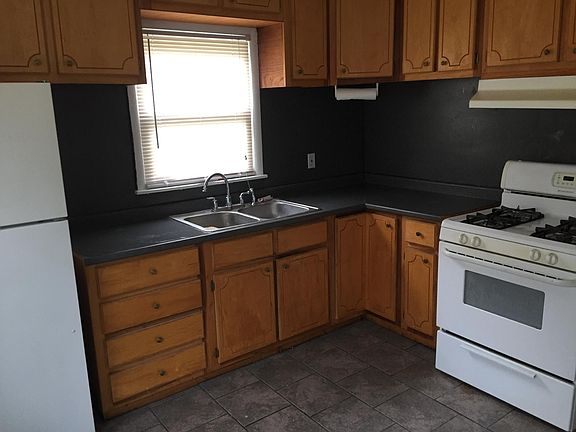 2nd image of 2028 E Zion St