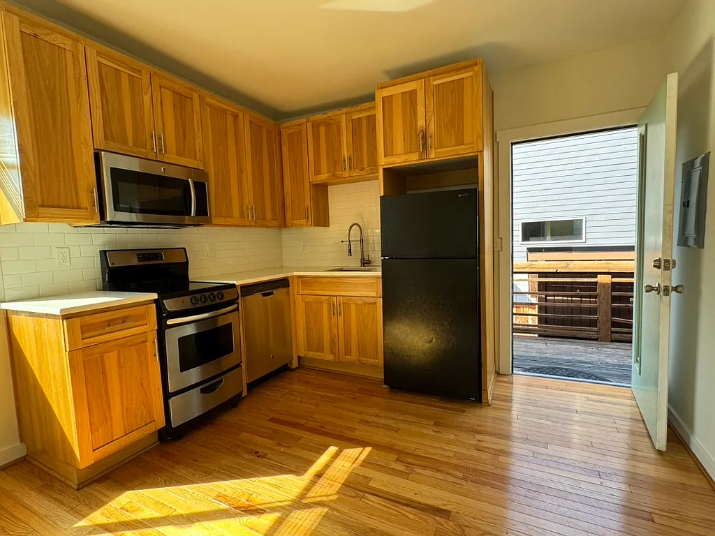 1 bed, 400 sqft, $1,350 — Photo 3