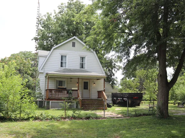 414 N George St, Clinton, IL 61727
