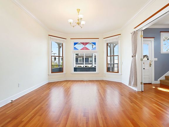 5th image of 137 23rd Ave E