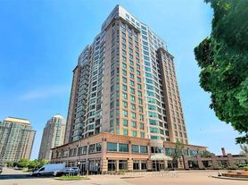 8 Lee Centre Dr