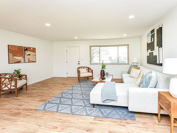 3rd image of 8073 Wallingwood Dr