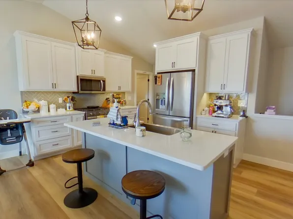 8882 Regina Ln, Manhattan, KS 66502