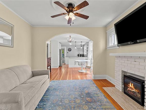 5th image of 134 1/2 York St