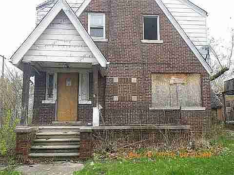 136 W Greendale