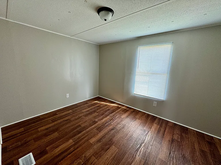 42 Ideal Ln — Photo 7