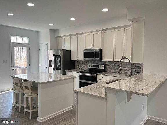 4th image of 139 Streamview Dr