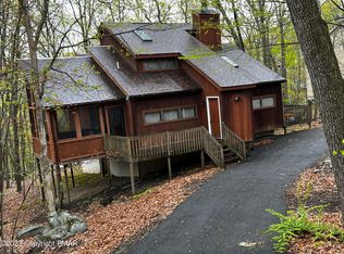 2202 Southport Dr, Bushkill, PA 18324