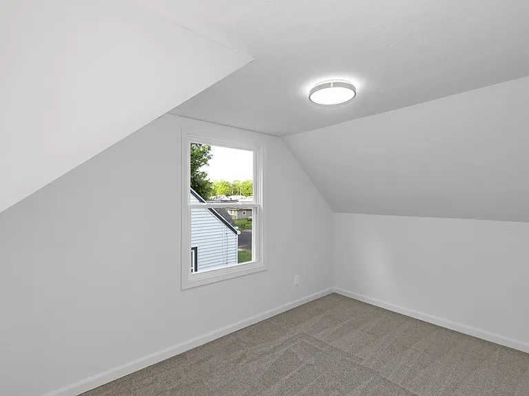 2635 Ellis Ave NE — Photo 16