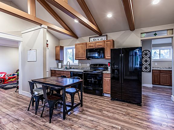 4th image of 6817 Vickery Avenue E