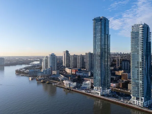 680 Quayside Dr #3205, New Westminster, BC V3M 6Z6