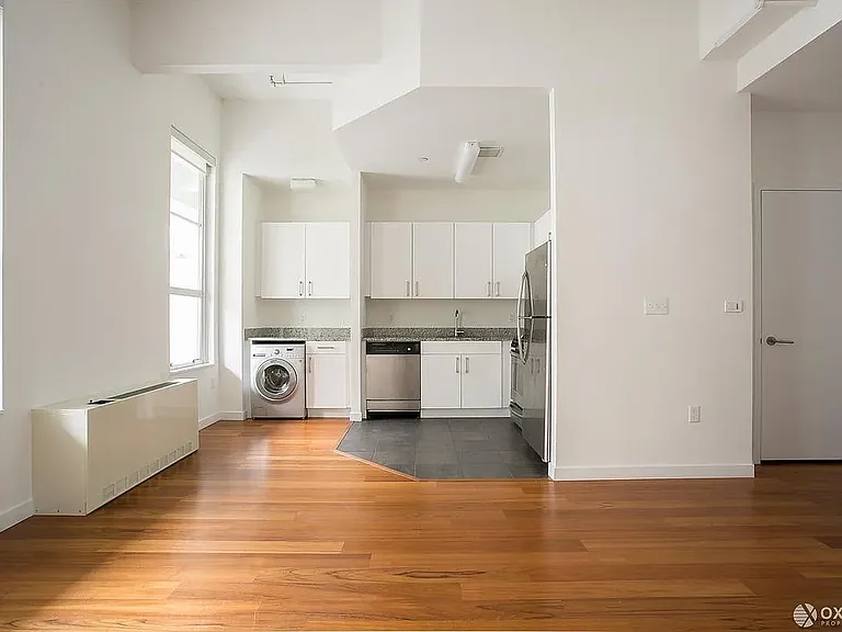 184 Kent Ave #D502 — Photo 4