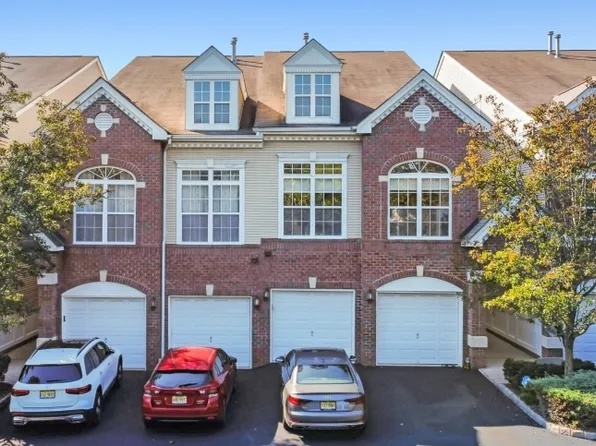 107 Rock Creek Dr, Clifton City, NJ 07014