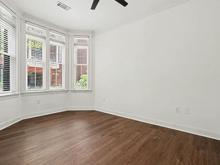 2810 Selwyn Ave #124 — Photo 5