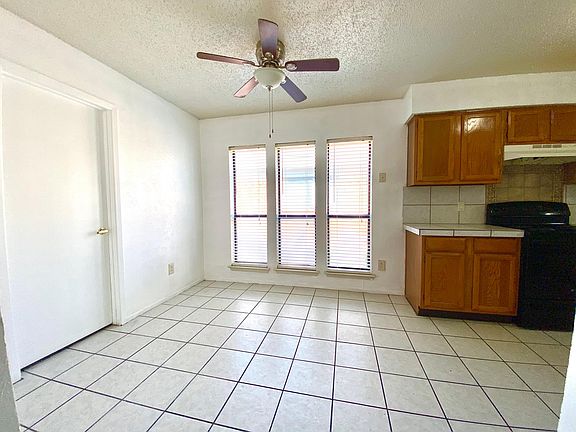 3rd image of 2926 Geneva Dr