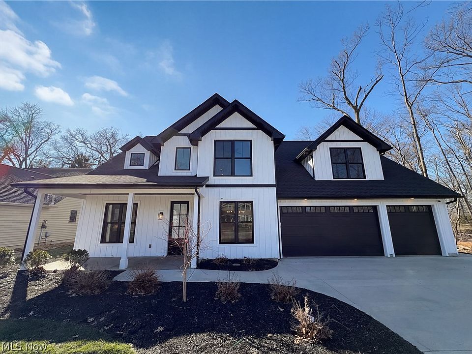 1st image of 560 Red Oak Ln