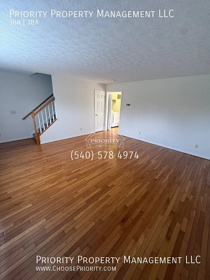 "3-Bedroom Townhouse Retreat in Harrisonburg - Spacious 1320 Sq Ft with 2.5 Baths!" — Photo 3