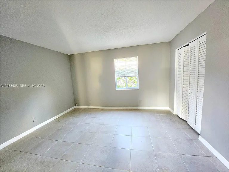 191 SW 15th St #202 — Photo 8