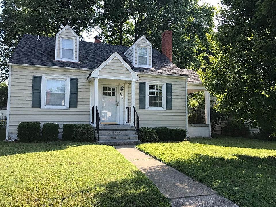 Beautiful Cape Cod in desirable Westhampton neighborhood