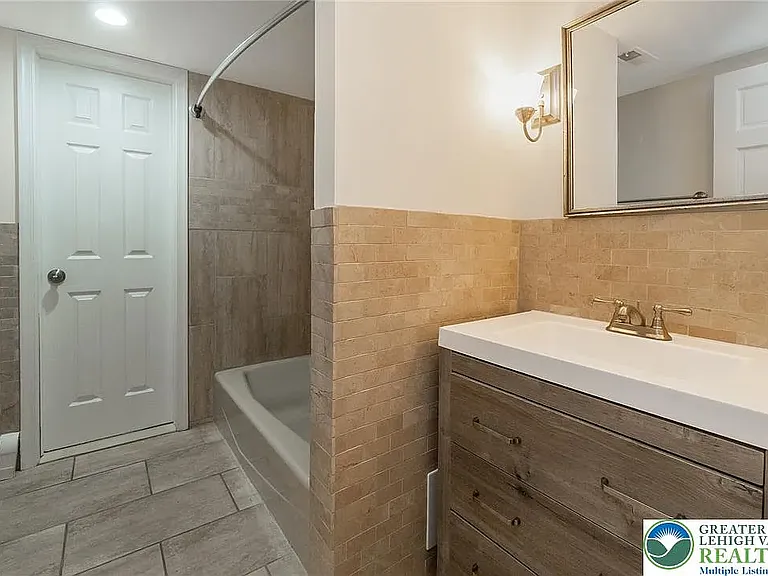 4050 Ascot Cir — Photo 9