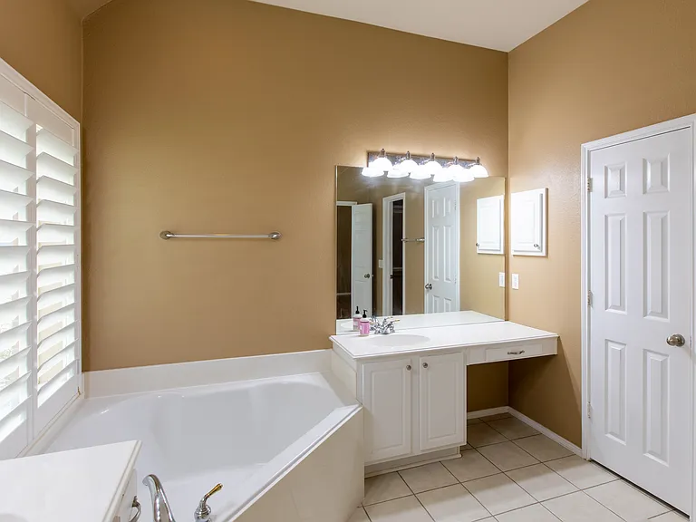 11259 Blackhawk Dr — Photo 25