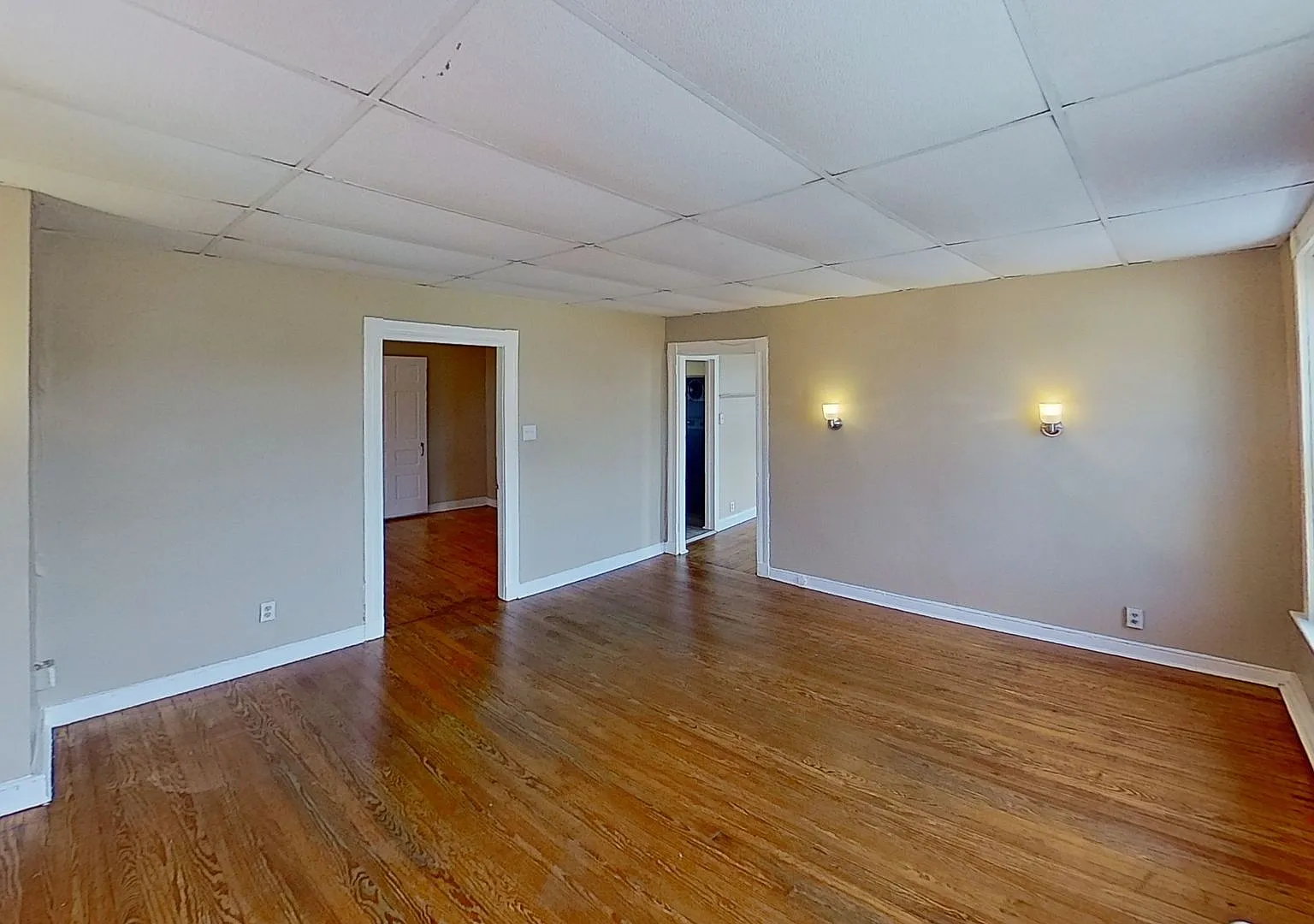 Newly Renovated 2 Bedroom Apartment — Photo 4