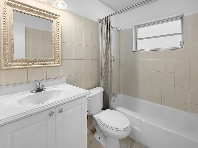 2607 NE 8th Ave #29 — Photo 9