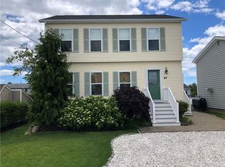 21 Oak Ave, Narragansett, RI 02882