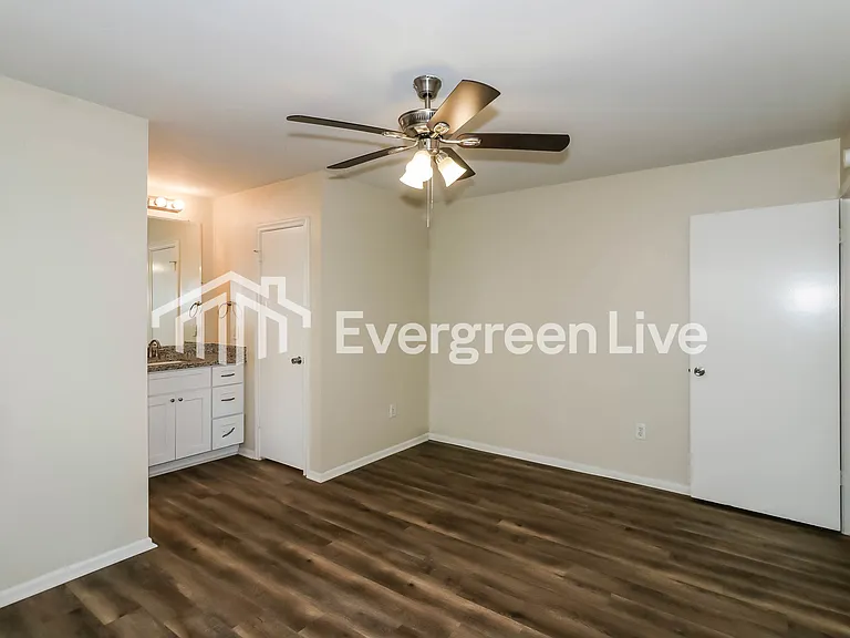 13439 Greenway Dr — Photo 9