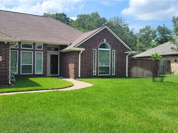 5801 Knightsbridge Ln, Bryan, TX 77802