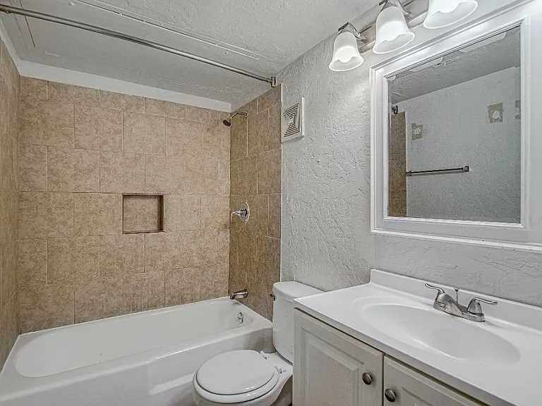 304 E Mitchell St — Photo 50