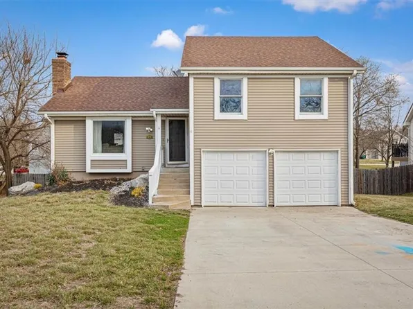 210 N 14th St, Louisburg, KS 66053