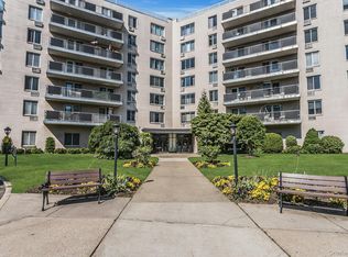 135 Post Avenue #5-L, Westbury, NY 11590