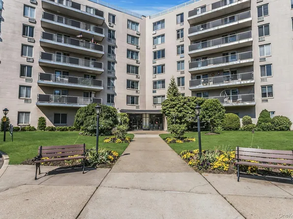 135 Post Avenue #5-L, Westbury, NY 11590