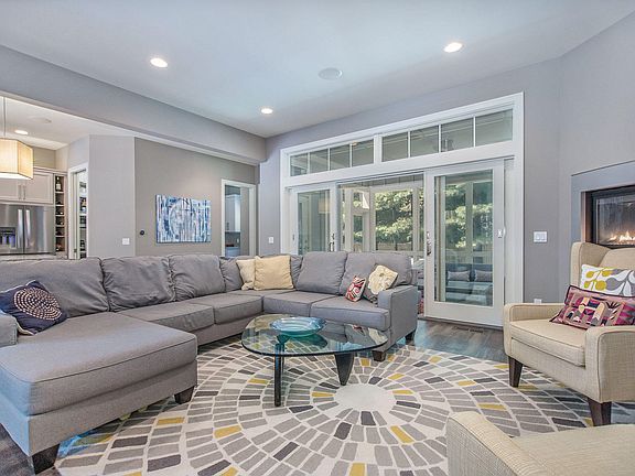 5th image of 560 Old Macatawa Ct