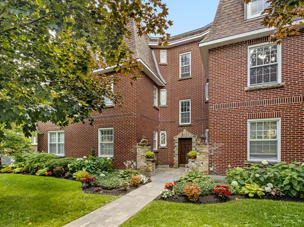 216 Rideau Ter #2, Ottawa, ON K1M 0Z2