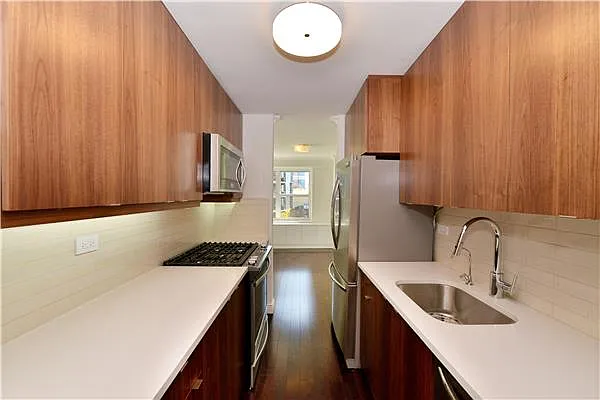 Sold by R New York | media 2