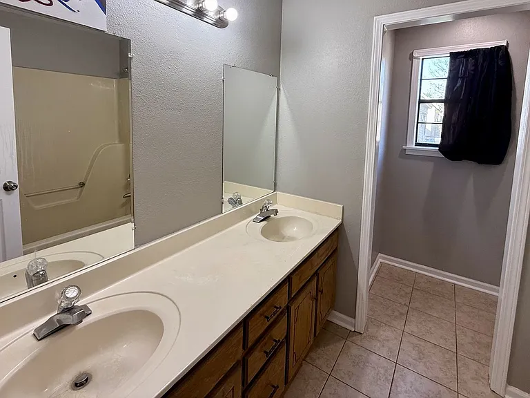 2516 Glenn Pl — Photo 10