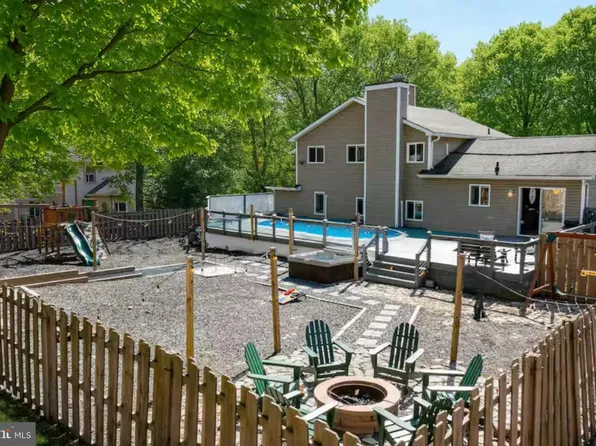1211 Harmony Dr, East Stroudsburg, PA 18301