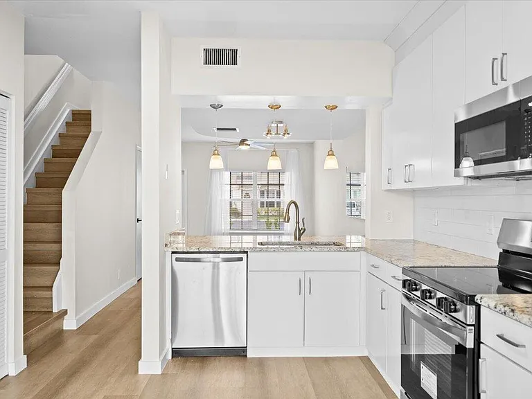 3165 SW 50th St — Photo 11