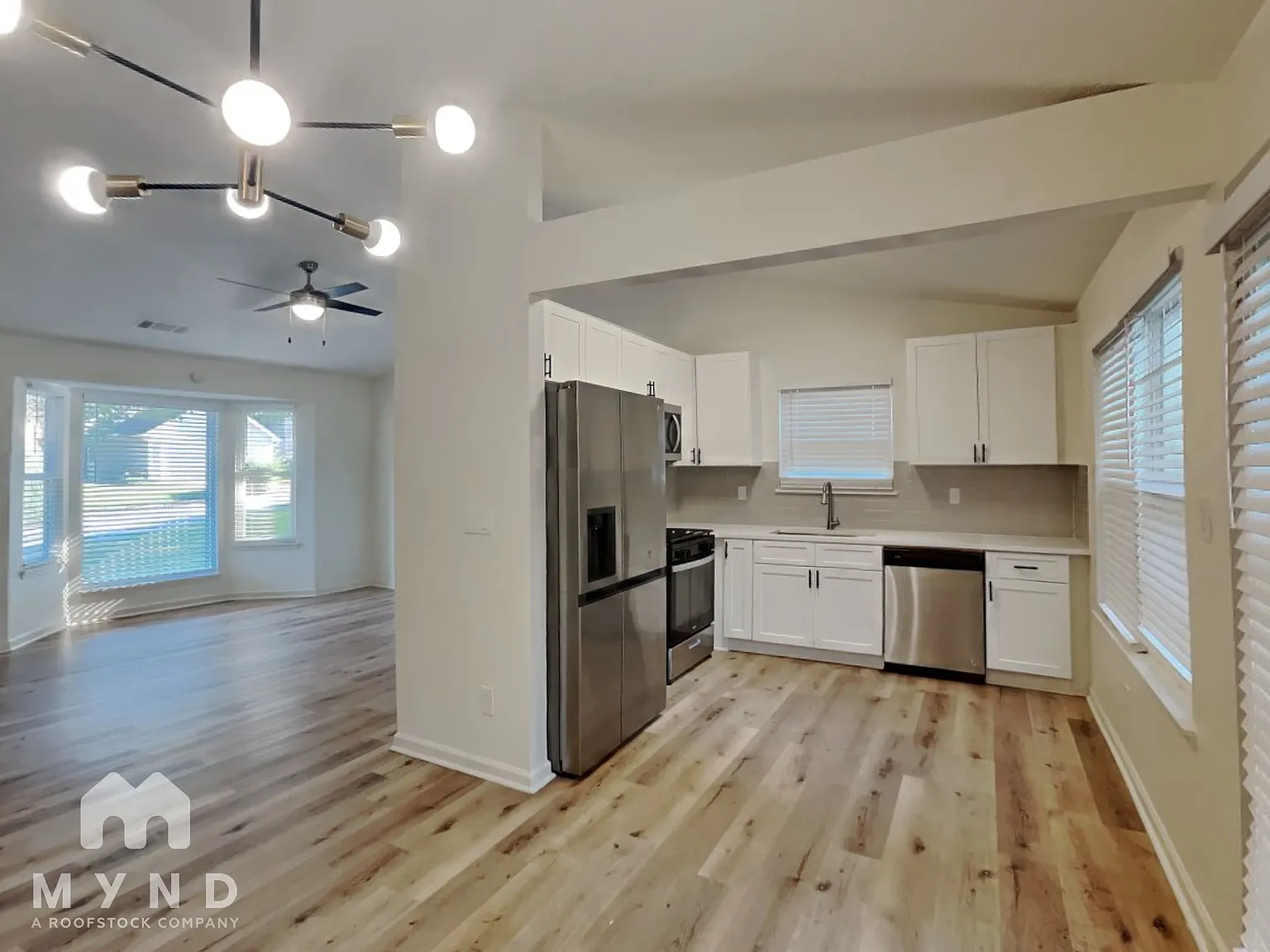 3 bed, 2.0 bath, 1564 sqft, $1,845 — Photo 2