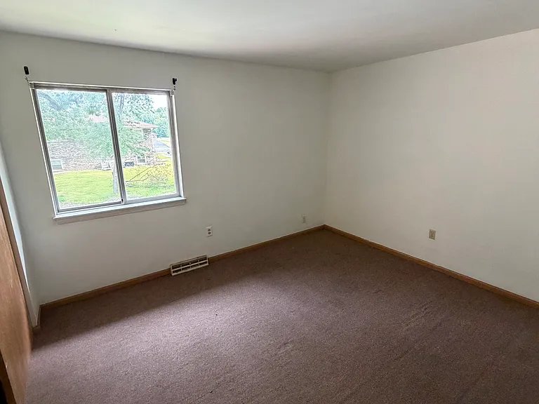 2585 Parkview St #8 — Photo 6
