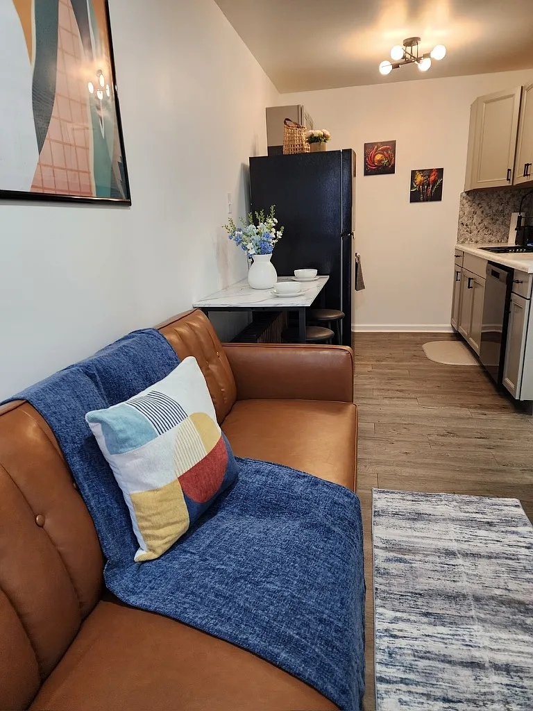2 bed, 400 sqft, $950 — Photo 1